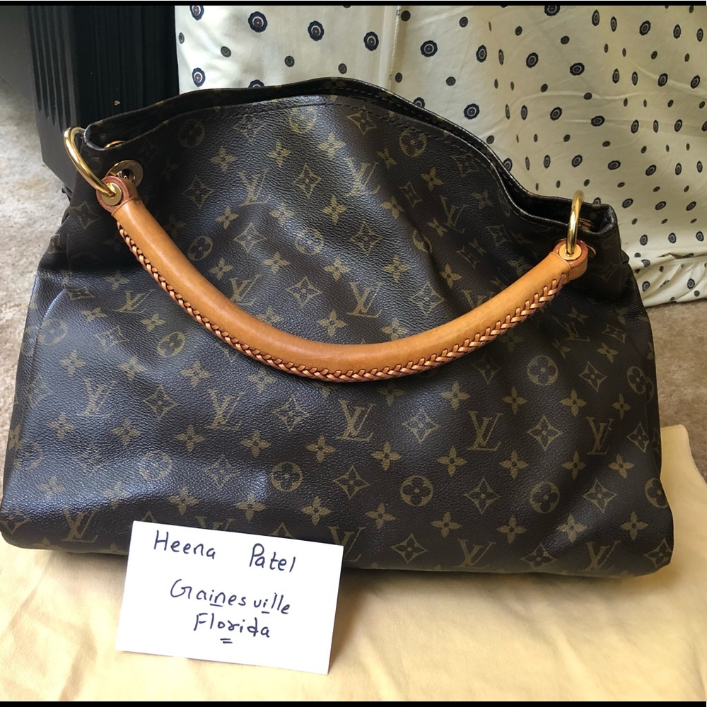 Louis Vuitton Artsy MM